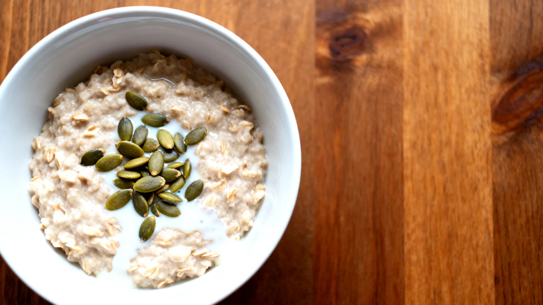Porridge di avena con semi di zucca e kefir"