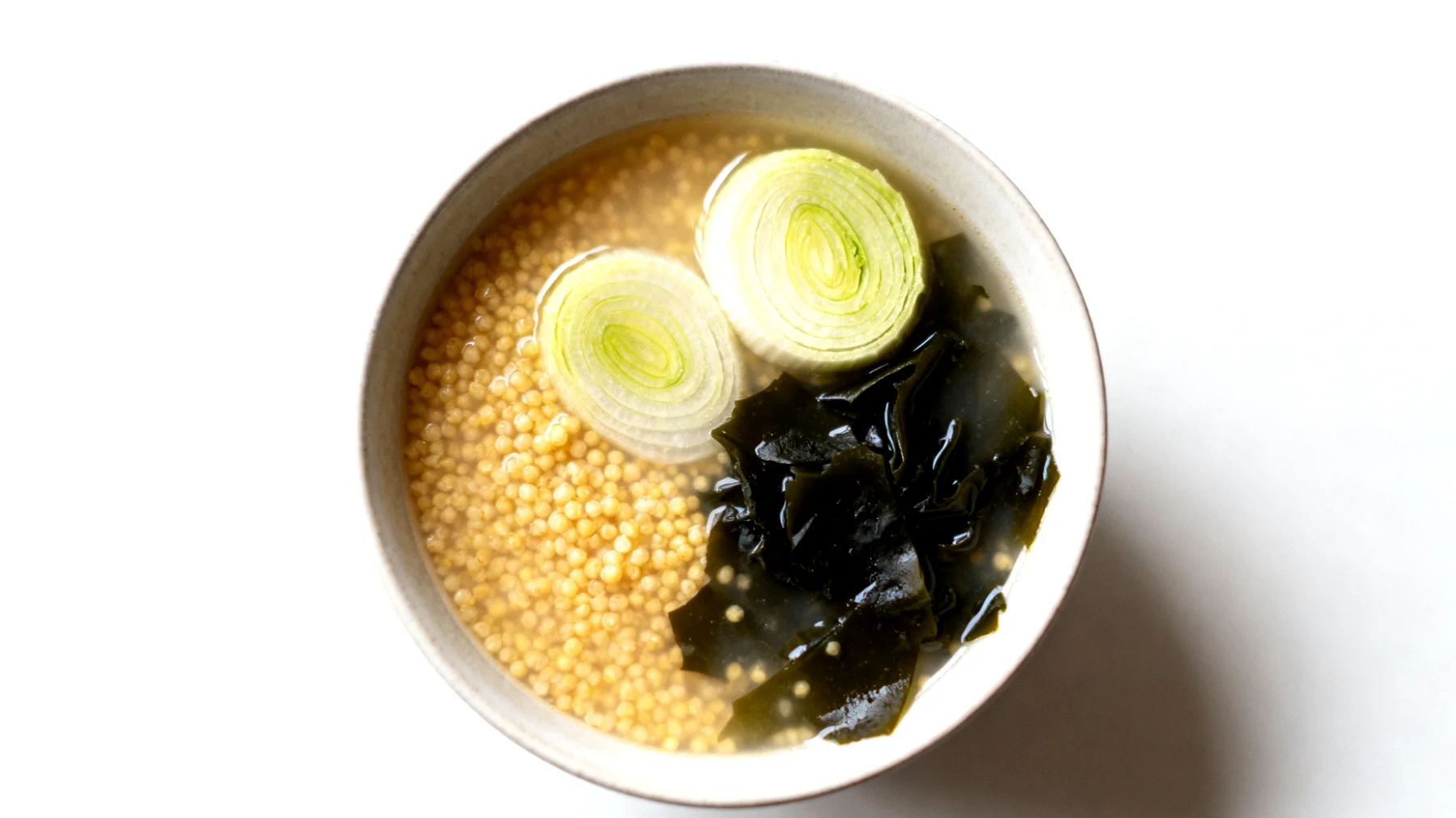 Zuppa di miglio con finocchio e alghe wakame"